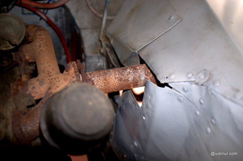 Exhaust manifold land rover series 1