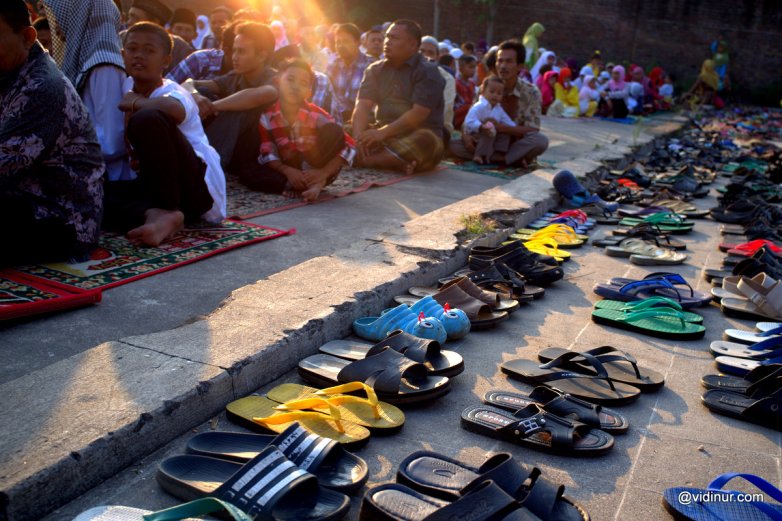 Waiting to start the Ied Sholah (pray)